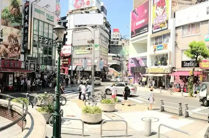 難波・アメ村三角公園の画像